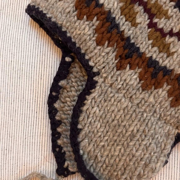 Adorable  vintage hand knit stocking cap with ear flaps and pom-pom - Picture 2 of 6